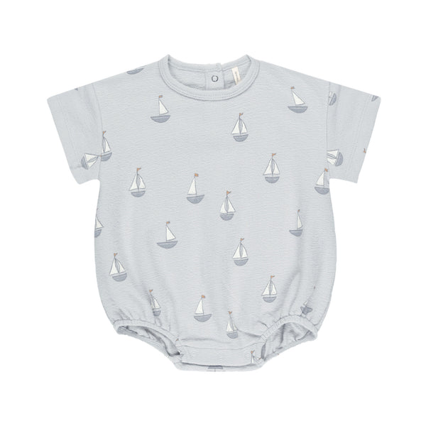 QUINCY MAE RELAXED SHORT SLEEVE BUBBLE ROMPER || SAILBOATS