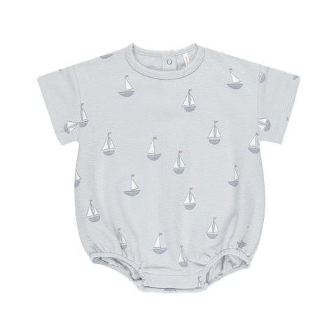 QUINCY MAE RELAXED SHORT SLEEVE BUBBLE ROMPER || SAILBOATS